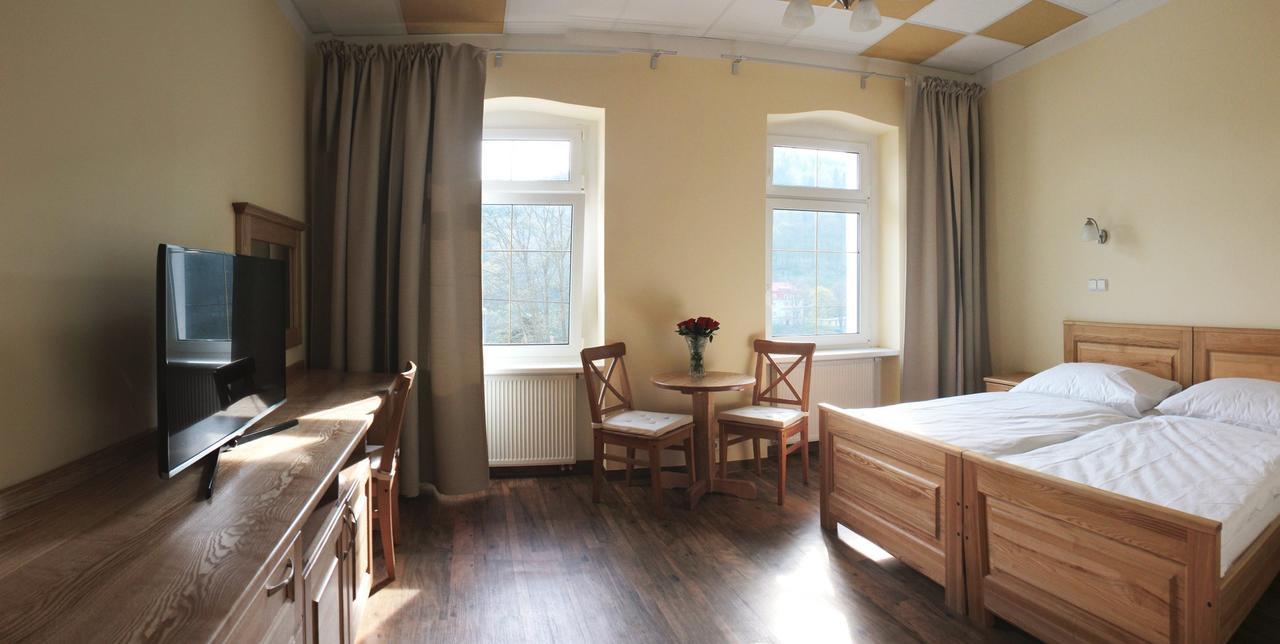 Hotel Orix Яхимов Екстериор снимка
