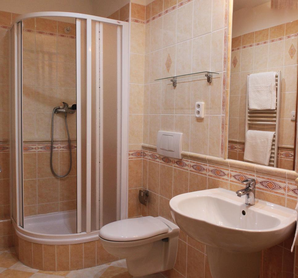 Hotel Orix Яхимов Екстериор снимка