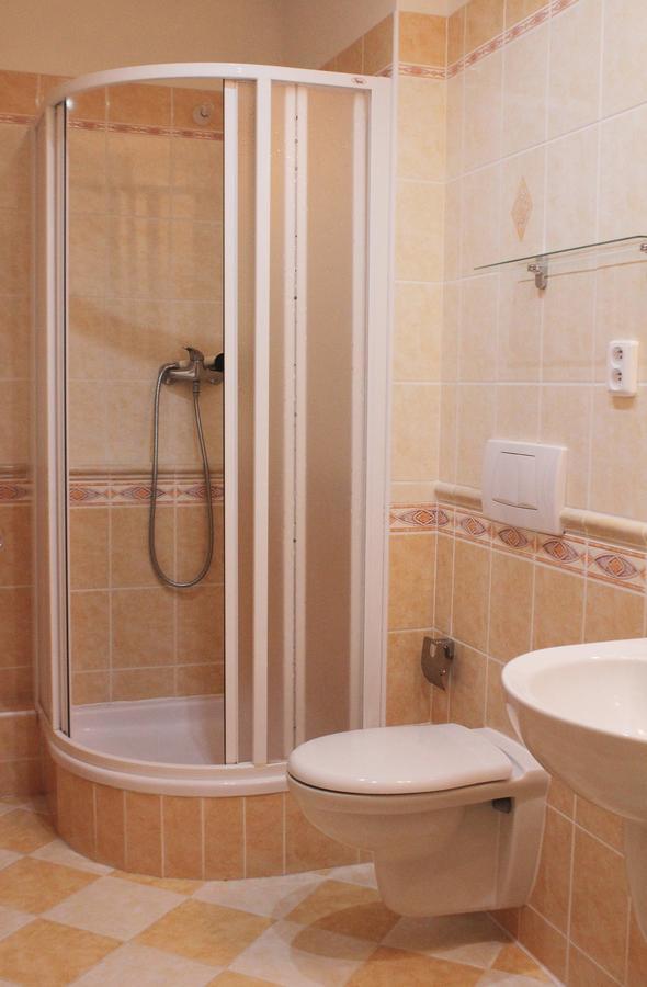 Hotel Orix Яхимов Екстериор снимка