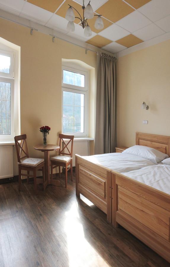 Hotel Orix Яхимов Екстериор снимка