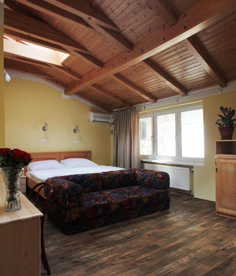 Hotel Orix Яхимов Екстериор снимка