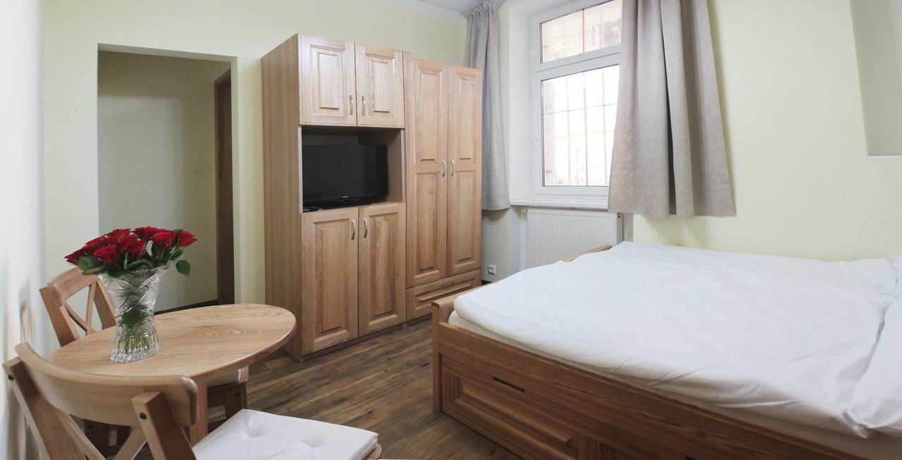 Hotel Orix Яхимов Екстериор снимка